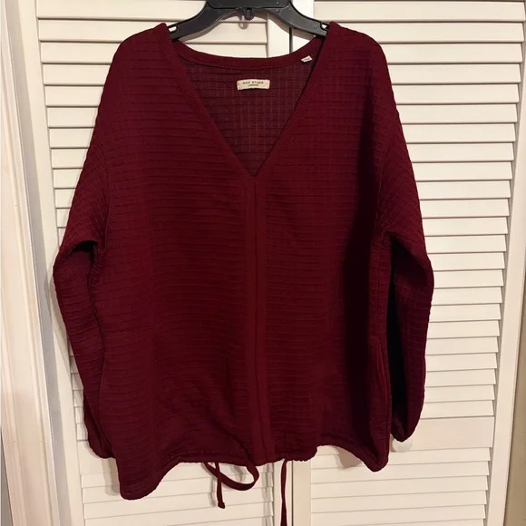 NWOT Max Studio London Women's V-Neck Sweatshirt - Picture 1 of 3